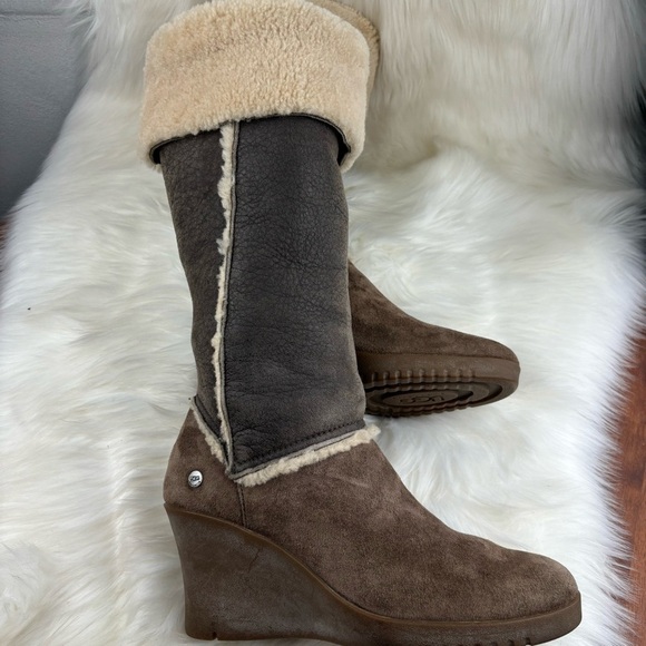 UGG TALL WINTER WEDGES PULL UP BOOTS SIZE 8 - Picture 1 of 15
